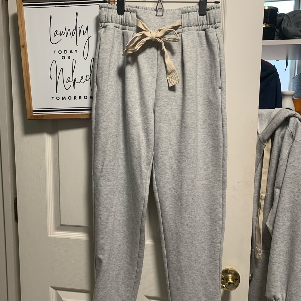 Fabletics gray V-neck oversized hoodie with matching sweat pants size Small - Picture 6 of 8